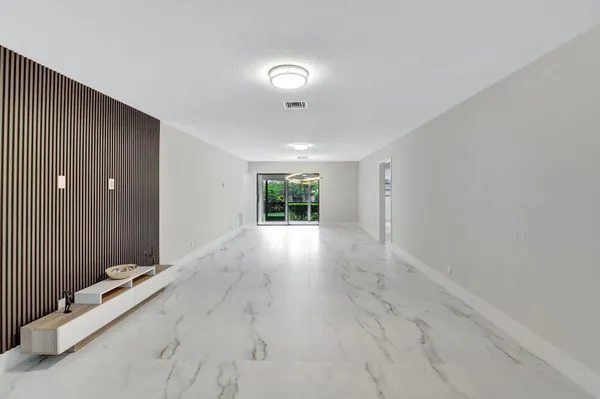 Property Slideshow image 3 of 35 | 4724 greentree cir b, Boynton Beach, FL, 33436