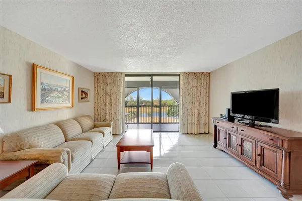 Property Slideshow image 2 of 53 | 3521 environ blvd b509, Lauderhill, FL, 33319