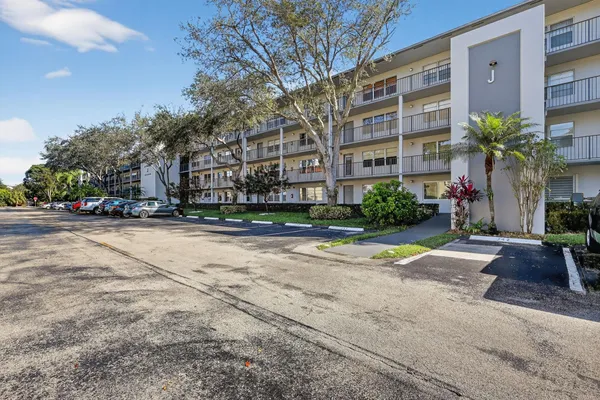 Property Slideshow image 3 of 23 | 101 sw 132nd way j418, Pembroke Pines, FL, 33027
