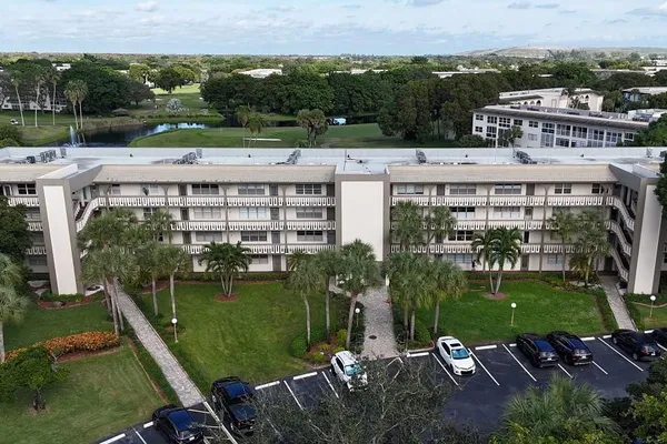 Property Slideshow image 3 of 26 | 4701 martinique dr h4, Coconut Creek, FL, 33066