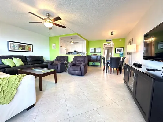Property Slideshow image 2 of 58 | 4115 cambridge e # 4115, Deerfield Beach, FL, 33442