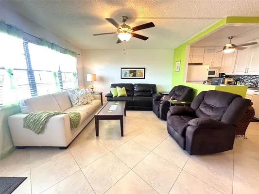 Property Slideshow image 3 of 58 | 4115 cambridge e # 4115, Deerfield Beach, FL, 33442
