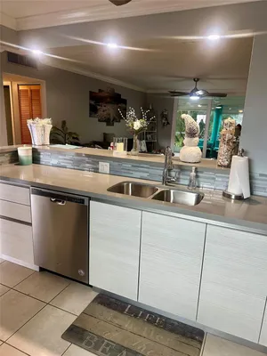 Property Slideshow image 2 of 26 | 325 se 11th ter 107, Dania Beach, FL, 33004