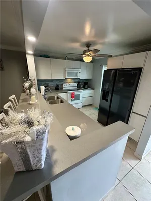 Property Slideshow image 3 of 26 | 325 se 11th ter 107, Dania Beach, FL, 33004