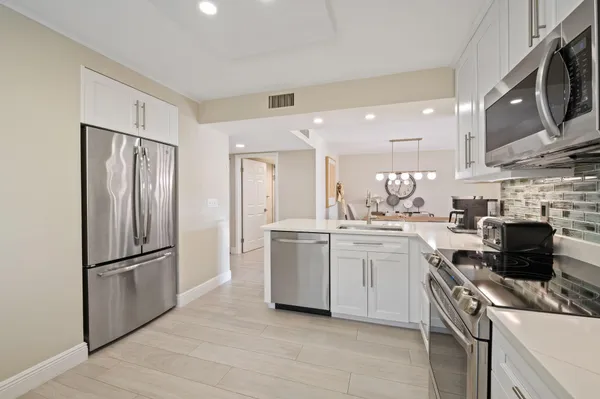 Property Slideshow image 2 of 31 | 15451 pembridge dr 206, Delray Beach, FL, 33484