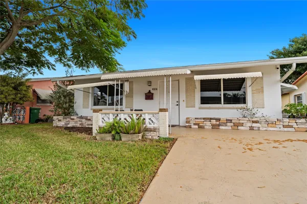 Property Slideshow image 3 of 31 | 4514 nw 49th dr, Tamarac, FL, 33319