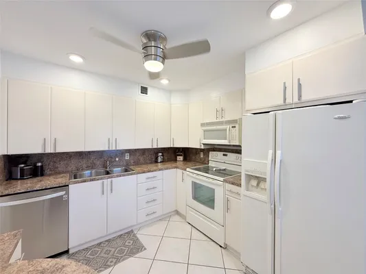 Property Slideshow image 2 of 52 | 424 richmond c # 424, Deerfield Beach, FL, 33442