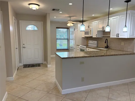 Property Slideshow image 2 of 11 | 8701 nw 11th st # 8701, Plantation, FL, 33322