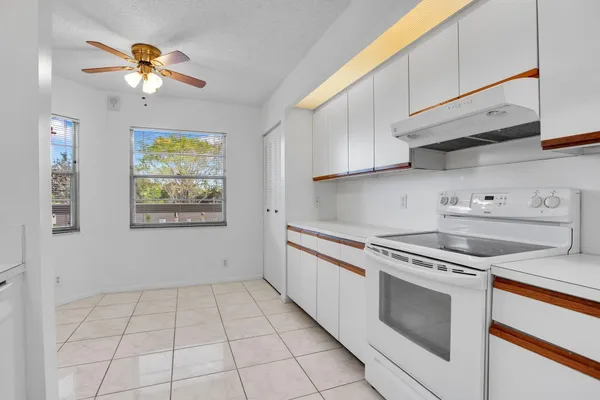 Property Slideshow image 3 of 32 | 1501 cayman way c2, Coconut Creek, FL, 33066