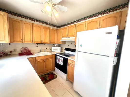 Property Slideshow image 3 of 65 | 84 markham e # 84, Deerfield Beach, FL, 33442