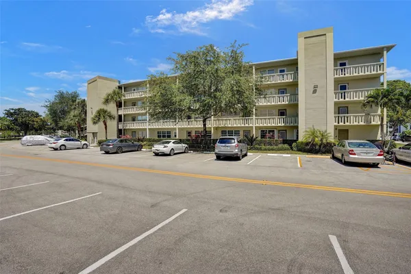 Property Slideshow image 3 of 38 | 3038 berkshire b # 3038, Deerfield Beach, FL, 33442