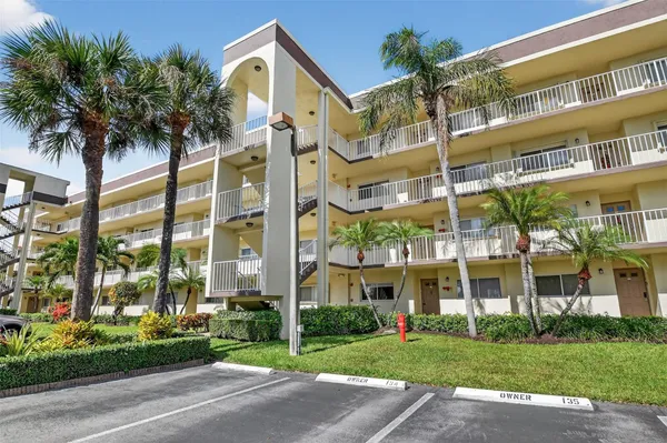 Property Slideshow image 2 of 59 | 4735 lucerne lakes blvd 306, Lake Worth, FL, 33467