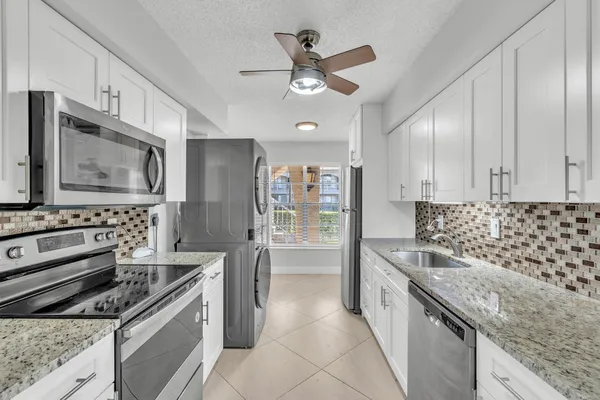 Property Slideshow image 2 of 34 | 13950 via flora b, Delray Beach, FL, 33484
