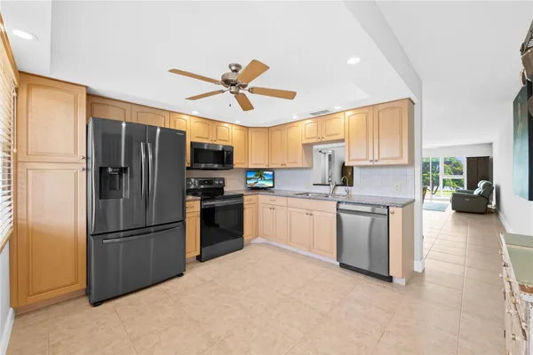 Property Slideshow image 2 of 25 | 2802 victoria way j3, Coconut Creek, FL, 33066