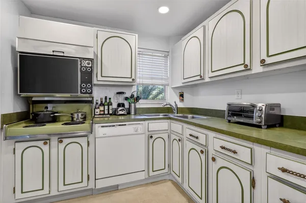 Property Slideshow image 2 of 17 | 8900 washington blvd 306a, Pembroke Pines, FL, 33025