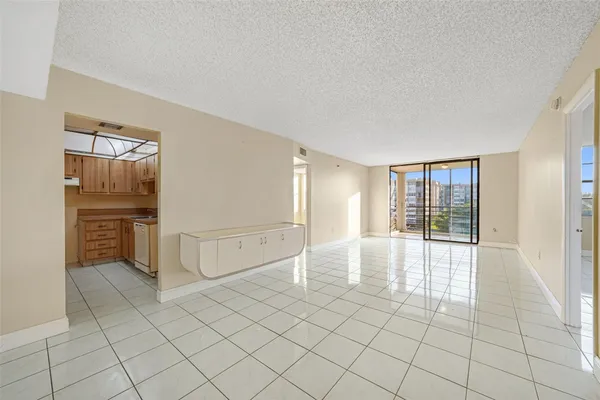 Property Slideshow image 3 of 28 | 1300 saint charles pl 507, Pembroke Pines, FL, 33026