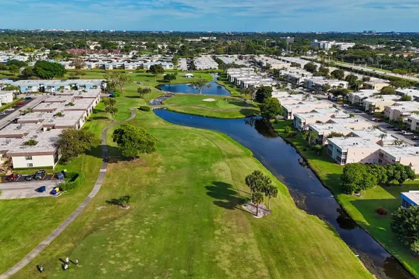 Property Slideshow image 3 of 16 | 820 flanders r # 280, Delray Beach, FL, 33484