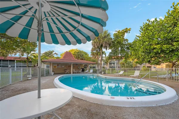 Property Slideshow image 3 of 22 | 3774 inverrary blvd apt 104p, Lauderhill, FL, 33319