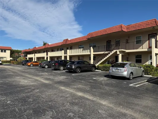 Property Slideshow image 2 of 21 | 22 abbey ln 205, Delray Beach, FL, 33446