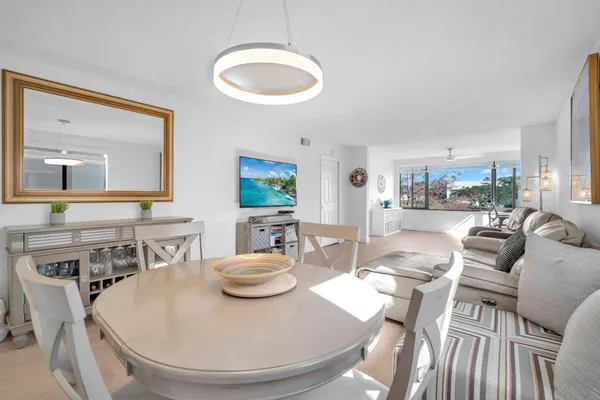 Property Slideshow image 3 of 34 | 10738 w clairmont cir 206, Fort Lauderdale, FL, 33321