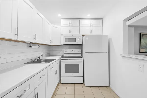 Property Slideshow image 2 of 19 | 39 prescott b # 39, Deerfield Beach, FL, 33442