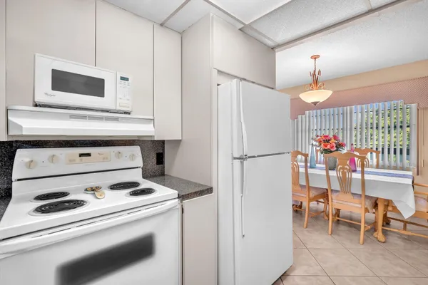 Property Slideshow image 3 of 35 | 420 richmond c # 420, Deerfield Beach, FL, 33442