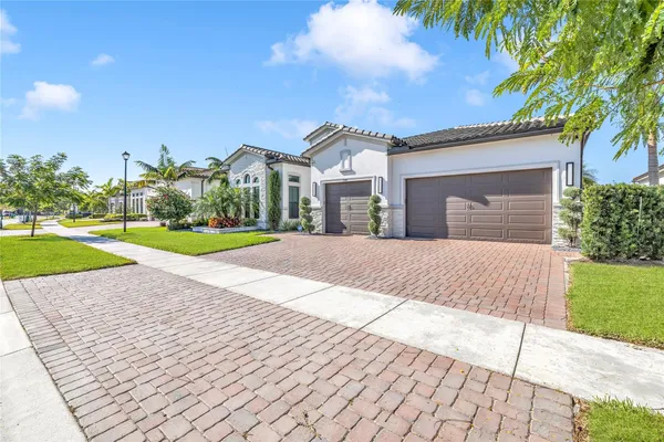 Property Slideshow image 3 of 50 | 7947 juniper dr, Parkland, FL, 33067