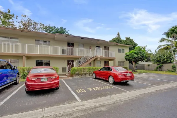 Property Slideshow image 2 of 30 | 651 nw 80th ter 207, Margate, FL, 33063