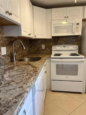 Property Slideshow image 3 of 35 | 2615 ne 3rd ct 213, Boynton Beach, FL, 33435