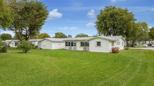 Property Slideshow image 3 of 50 | 1251 nw 90th dr, Plantation, FL, 33322