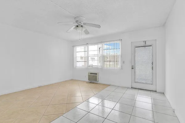 Property Slideshow image 3 of 39 | 398 tilford s # 398, Deerfield Beach, FL, 33442