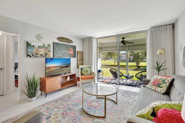 Property Slideshow image 3 of 19 | 700 s hollybrook dr apt 104, Pembroke Pines, FL, 33025