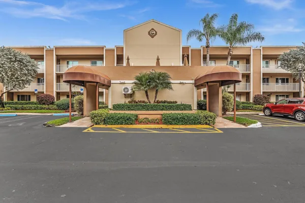 Property Slideshow image 2 of 64 | 7438 n devon dr 212, Tamarac, FL, 33321