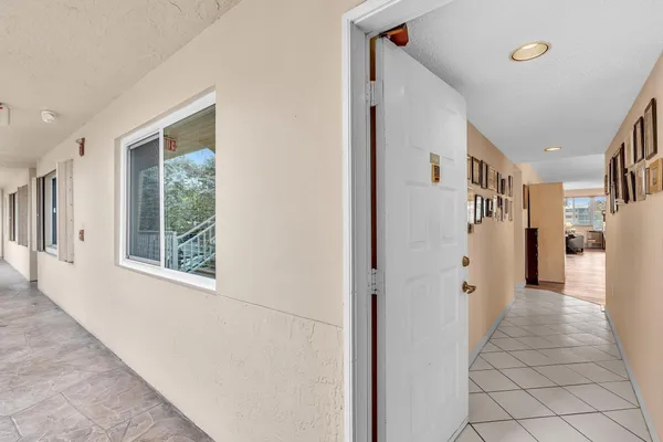 Property Slideshow image 3 of 64 | 7438 n devon dr 212, Tamarac, FL, 33321