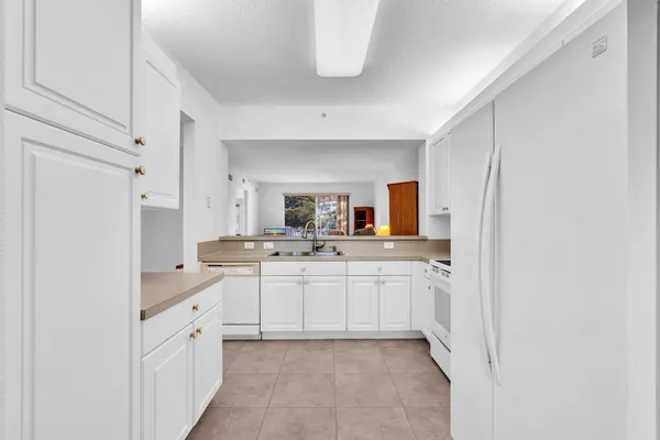 Property Slideshow image 3 of 68 | 7735 yardley dr 201, Tamarac, FL, 33321