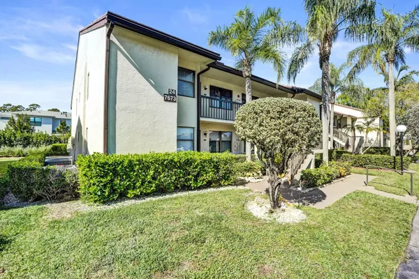 Property Slideshow image 3 of 58 | 7673 tahiti ln 202, Lake Worth, FL, 33467