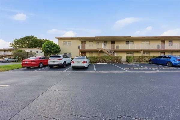 Property Slideshow image 2 of 19 | 7950 nw 5th ct 101, Margate, FL, 33063