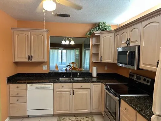 Property Slideshow image 2 of 19 | 4210 lucerne villas ln, Lake Worth, FL, 33467