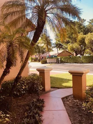 Property Slideshow image 3 of 25 | 9784 malvern dr 9784, Tamarac, FL, 33321