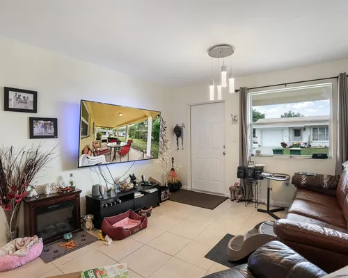 Property Slideshow image 2 of 28 | 4308 nw 47th ct, Tamarac, FL, 33319