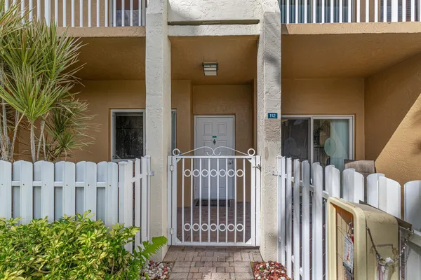 Property Slideshow image 2 of 30 | 7623 southampton ter 112, Tamarac, FL, 33321