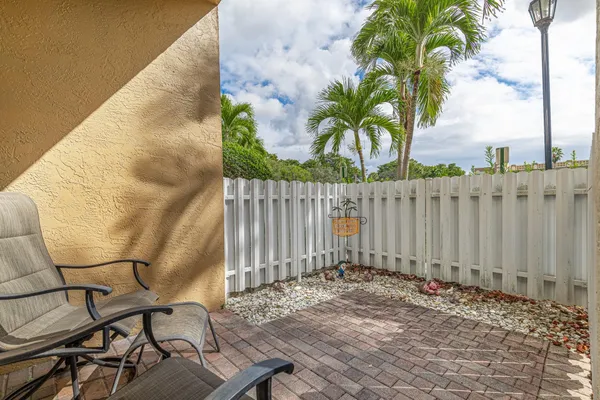 Property Slideshow image 3 of 30 | 7623 southampton ter 112, Tamarac, FL, 33321