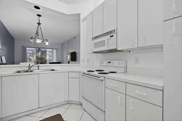 Property Slideshow image 2 of 65 | 9575 weldon cir c413, Tamarac, FL, 33321