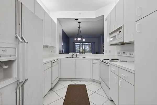 Property Slideshow image 3 of 65 | 9575 weldon cir c413, Tamarac, FL, 33321