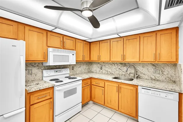 Property Slideshow image 2 of 25 | 1902 bermuda cir h3, Coconut Creek, FL, 33066