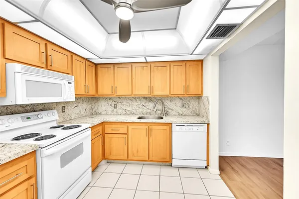 Property Slideshow image 3 of 25 | 1902 bermuda cir h3, Coconut Creek, FL, 33066