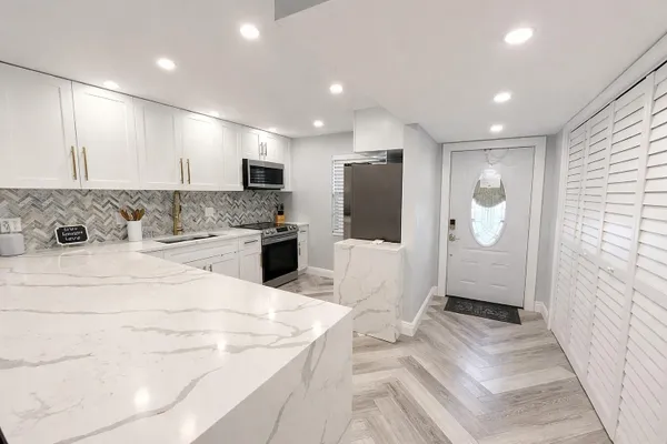 Property Slideshow image 3 of 27 | 7300 nw 5th pl apt 103, Margate, FL, 33063