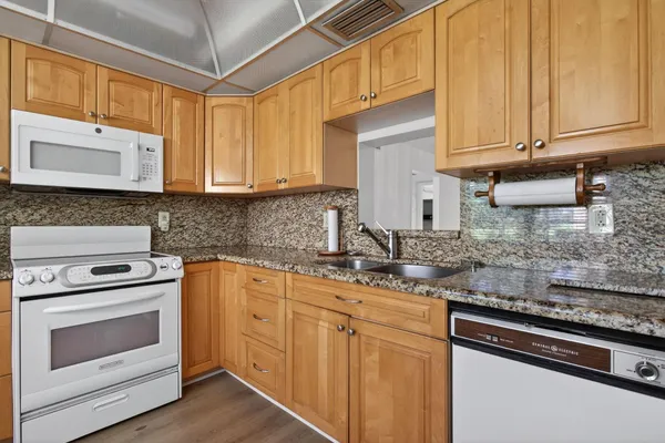 Property Slideshow image 3 of 36 | 3101 portofino pt a1, Coconut Creek, FL, 33066