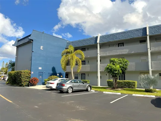 Property Slideshow image 2 of 35 | 7837 golf circle dr apt 206, Margate, FL, 33063