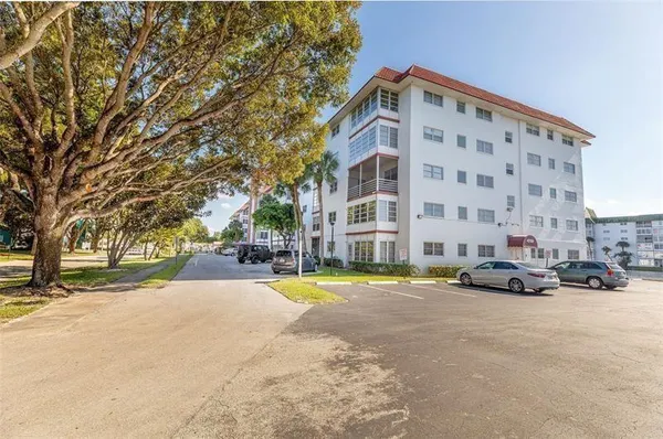 Property Slideshow image 3 of 12 | 4750 nw 22nd ct 420, Lauderhill, FL, 33313